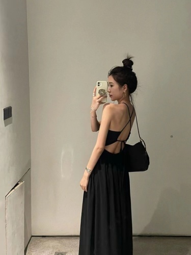 French black suspender backless dress 2024 new summer vacation style chic unique skirt Hepburn style