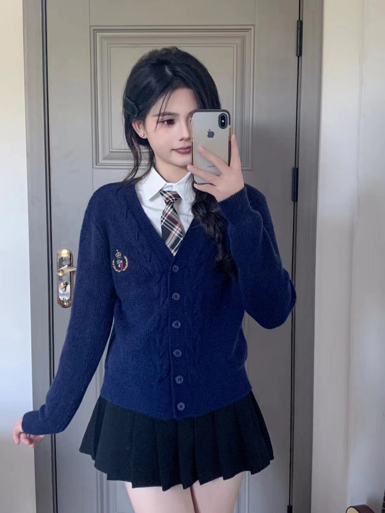 2024 Spring New College Style V-neck Sweater Cardigan Women's Design Niche Korean Unique Knitted Sweater Top