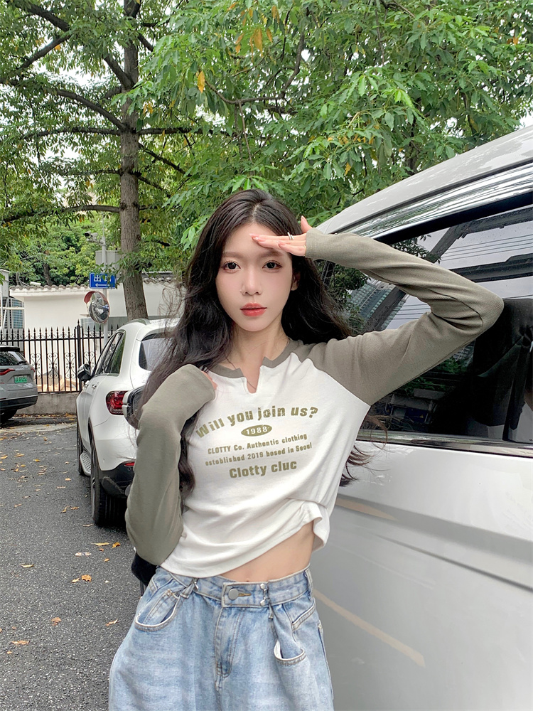 Actual shot of early spring retro American printed small V-neck slim slim long-sleeved top