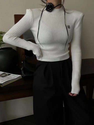 韩版秋冬新款修身显瘦弹力字母刺绣立领垫肩短款针织衫上衣女