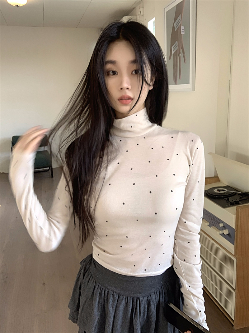 Actual shot of Pure Desire Slim High Neck Micro-Permeable Dot Bottoming High Neck T-shirt