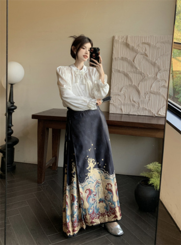 Actual shot of new Chinese style Chinese style tassel button-up shirt + printed horse face skirt suit