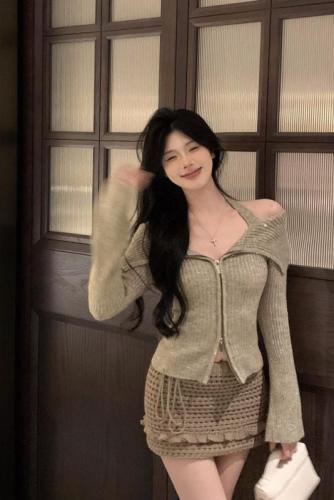 Actual shot of gentle style one-shoulder sweater for women in autumn long-sleeved waist slim fit pure desire double zipper cardigan