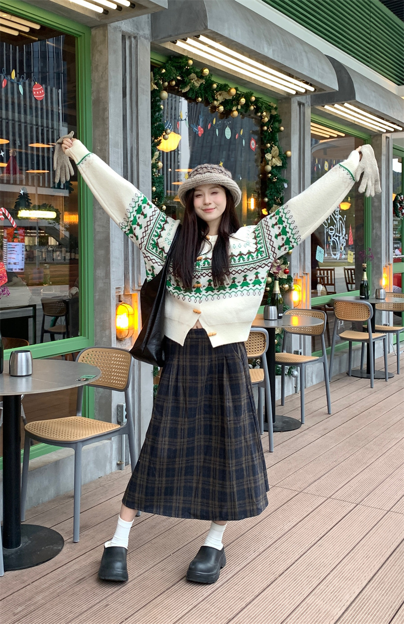 Real shot of early spring Japanese style retro dancing villain olive button cardigan knitted sweater jacket + plaid skirt suit