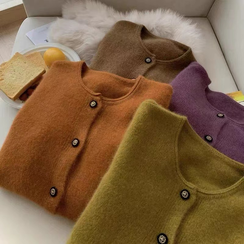 Retro solid color 2024 spring and autumn knitted cardigan for women casual loose slimming soft waxy chic outer sweater jacket