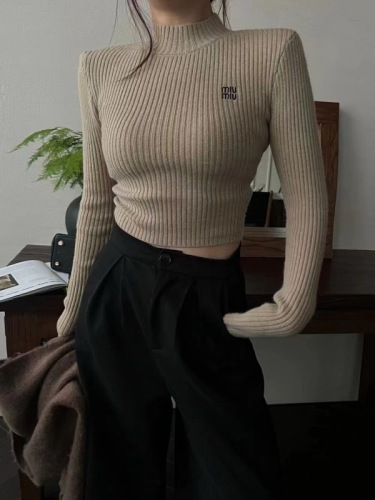 韩版秋冬新款修身显瘦弹力字母刺绣立领垫肩短款针织衫上衣女
