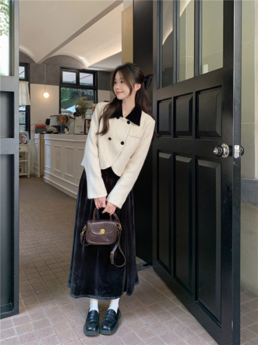 Real shot!  French style short woolen jacket + versatile black velvet skirt suit
