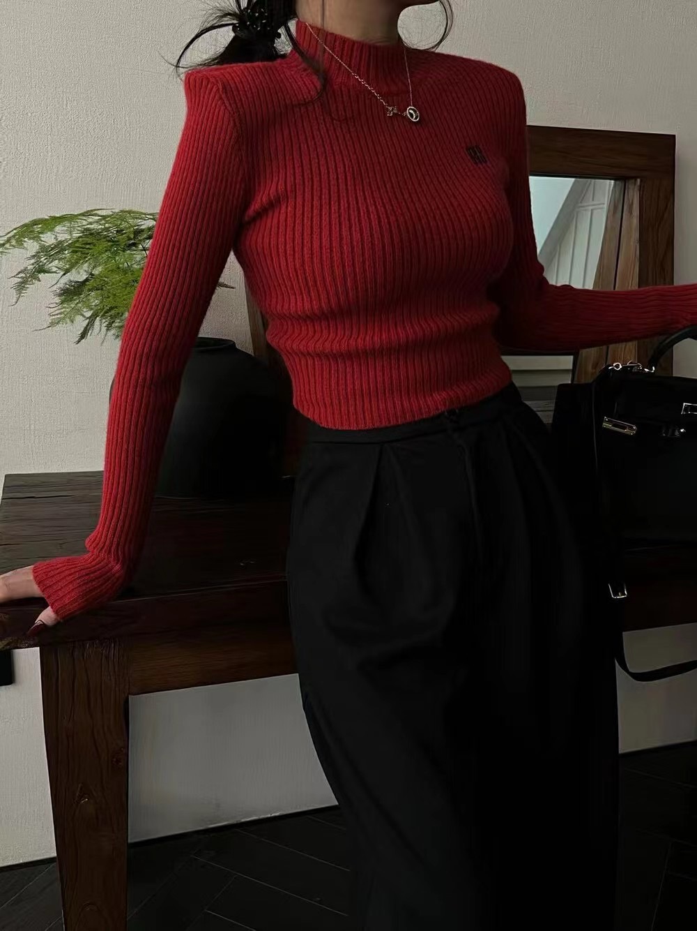 韓版秋冬新款修身顯瘦彈力字母刺繡立領墊肩短款針織衫上衣女