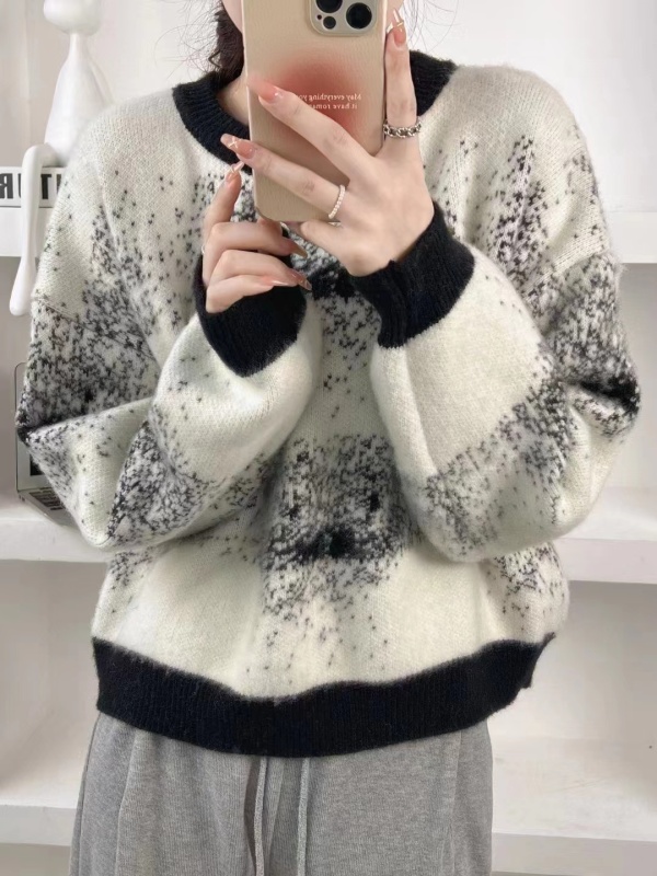 新款獨特别致高級感條紋毛衣冬季女慵懶風休閒寬鬆內搭上衣
