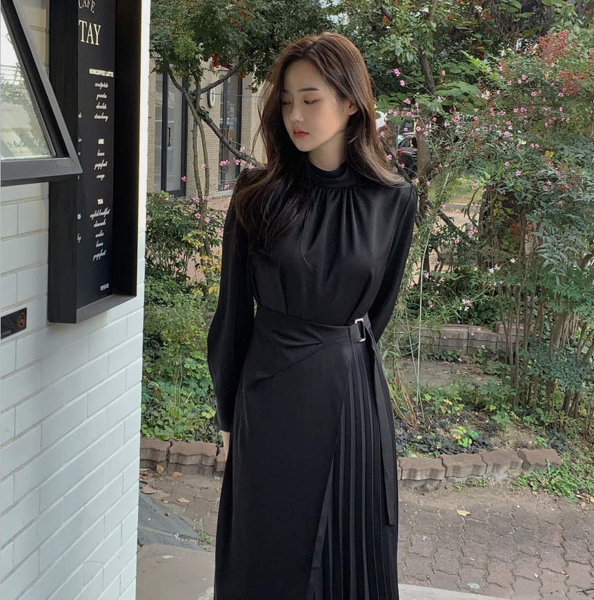 Lots of size updates, early spring ins design, strappy waist and pleated mid-length dress