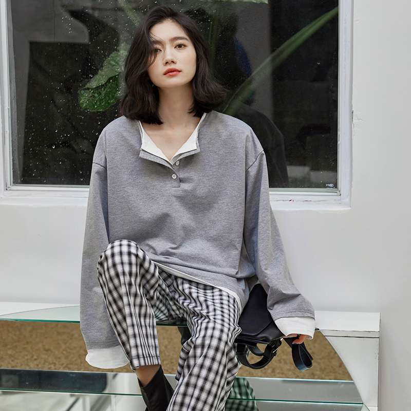 Real shot of Hong Kong style fake two-piece top long-sleeved T-shirt versatile bottoming shirt 2024 spring new loose top for women