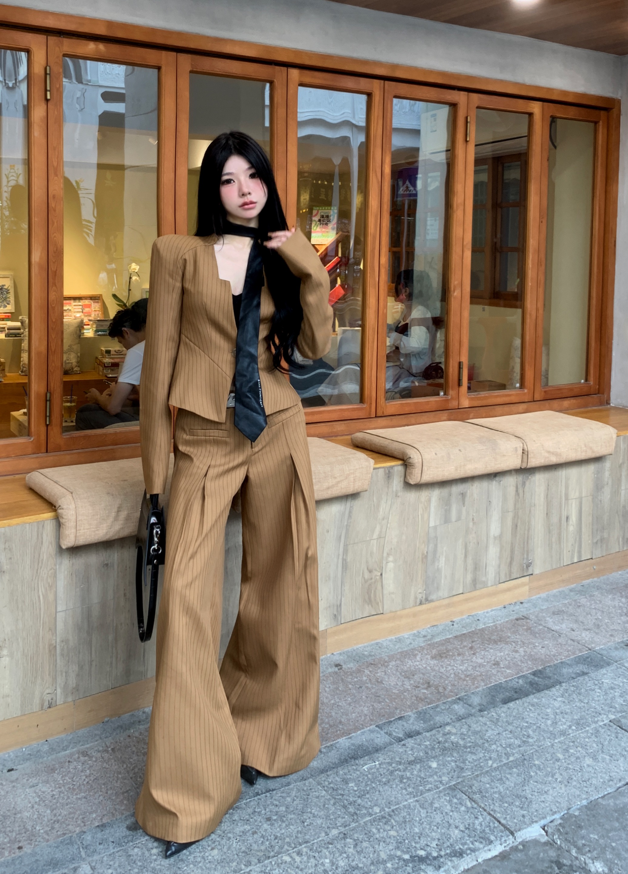 Real shot ~ Hong Kong style retro high-end striped shoulder pad suit top and temperament low-waisted trousers suit