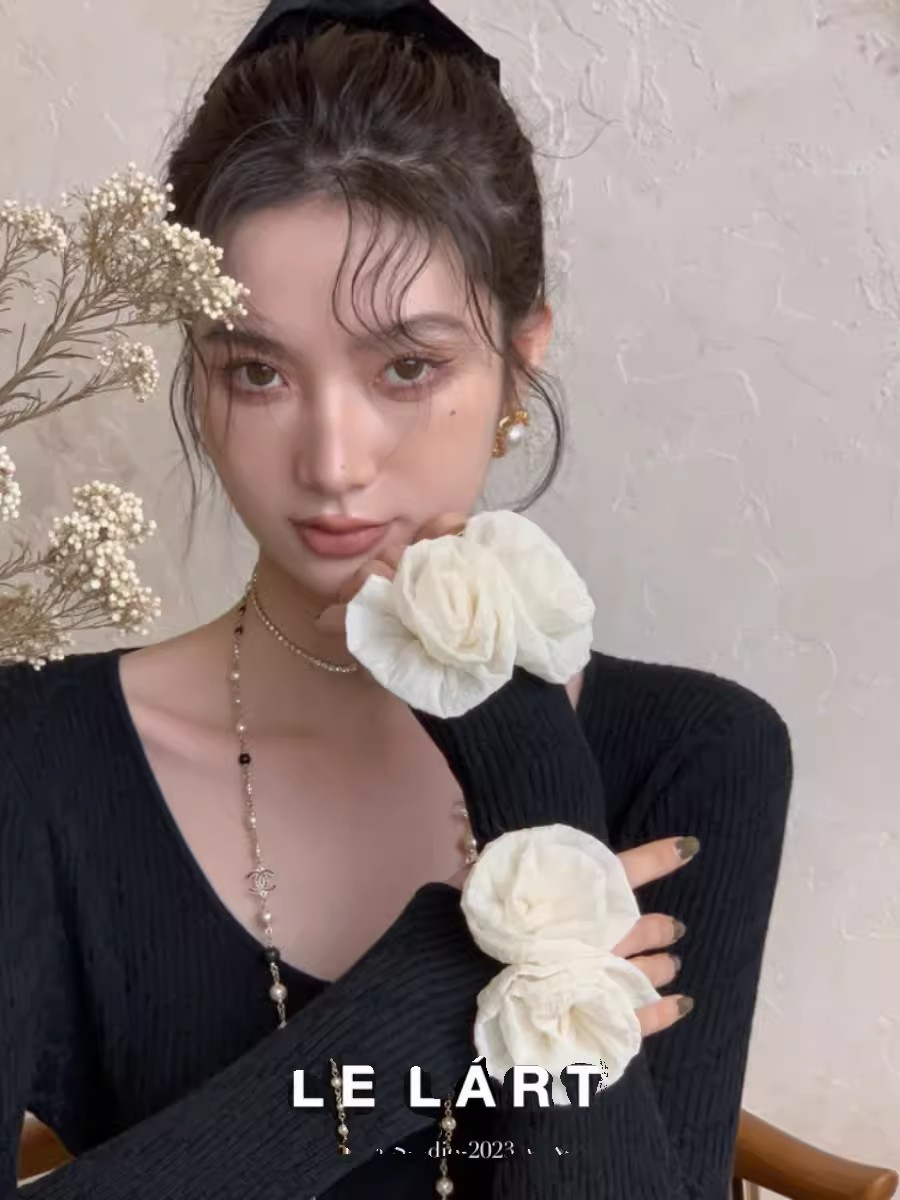 LELART French style minimalist style cuffs flower knitted sweater autumn and winter new slim-fitting inner top