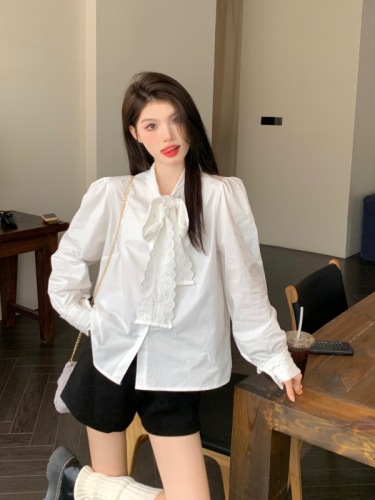 Actual shot of early spring Korean chic simple lace collar bow white shirt + black shorts suit