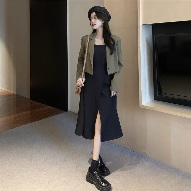 Hepburn style slit suspender little black skirt autumn 2024 new style salty and sweet mid-length dress for women