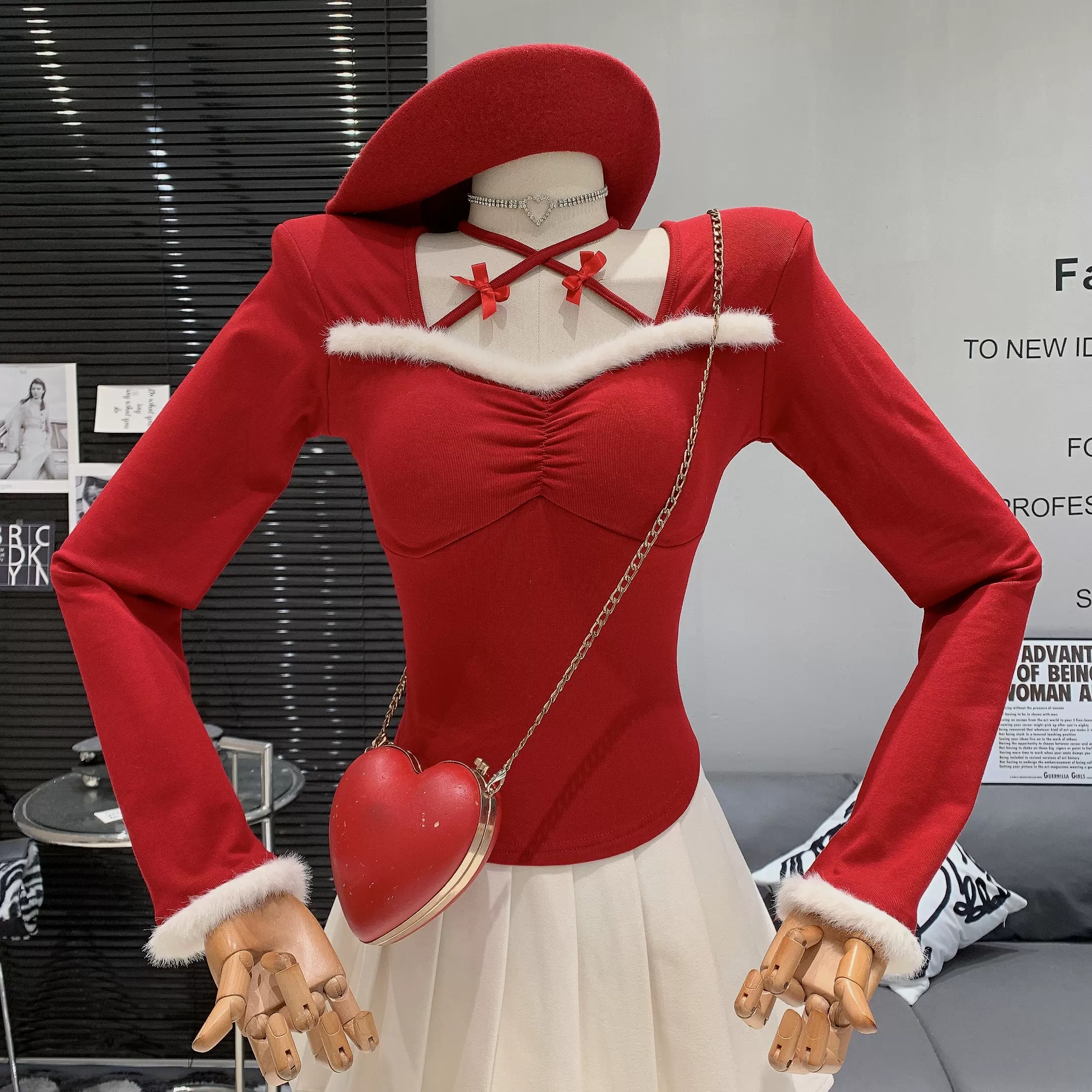 Niche slim-fitting halter neck long-sleeved T-shirt bottoming red sweater autumn and winter inner design plus velvet top for women