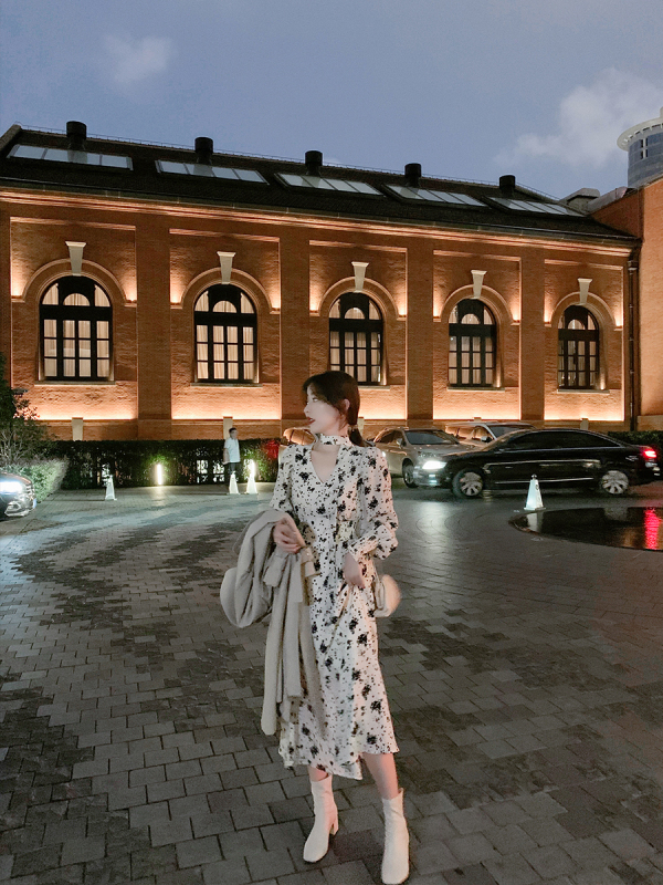 ByYou spring temperament V-neck floral dress 2024 new waist slimming mid-length over-the-knee inner skirt