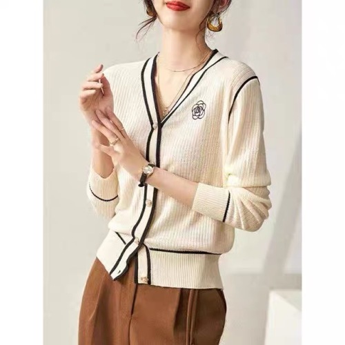 2024 Spring and Autumn New Style Small Fragrance V-neck Contrast Color Camellia Wool Knitted Cardigan Top for Women