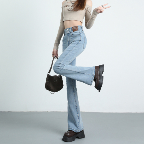 Actual shot of spring new light blue high-waisted bootcut jeans, slim horseshoe pants, slim stretch flared pants