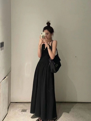 French black suspender backless dress 2024 new summer vacation style chic unique skirt Hepburn style