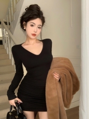 Real shot pure desire, sexy, spicy girl style, slim fit, and plush lining with a V-neck, buttocks wrapped, and shoulder padding dress