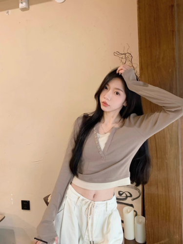 Official Photo Fake Two-Piece Right Shoulder Long Sleeve T-Shirt Women's Design V-Neck Contrast Color Slim Short Top Bottoming Shirt