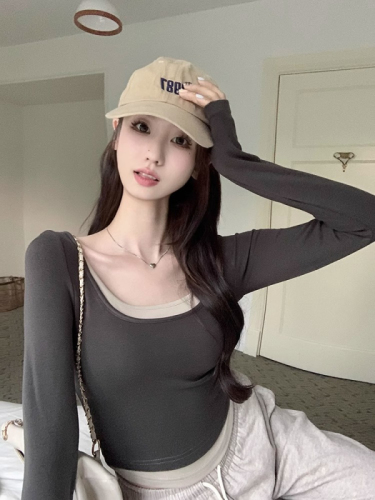 Official picture of DeRong fake two-piece long-sleeved T-shirt for women in autumn, slim and slim design, inner layering shirt, short top