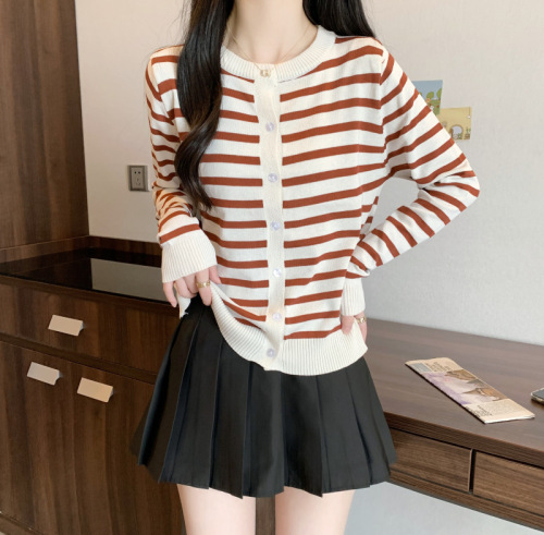 Real shot of early autumn clothing, new fat mm large size Korean style striped loose knitted cardigan women's coat sweater