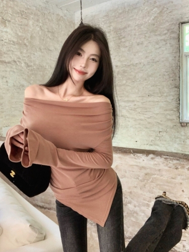 Real shot of autumn and winter pure lust sexy hottie style one-shoulder slim fit trumpet sleeves with bottoming shirt top