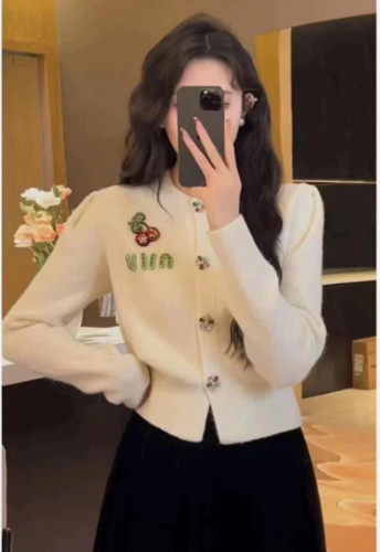 Niche high-end cherry letter embroidered cardigan sweater for women autumn and winter new slim fit top trendy