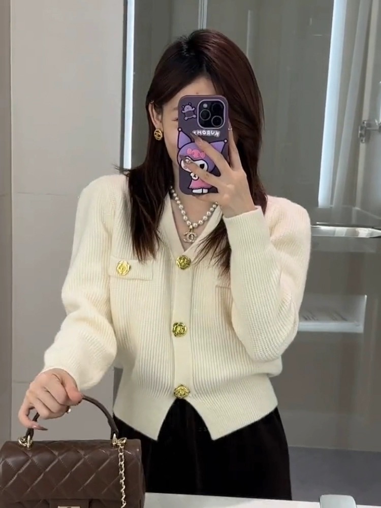 Korean version of soft and sweet single-breasted V-neck cardigan sweater for women in autumn, fashionable and age-reducing slimming knitted top