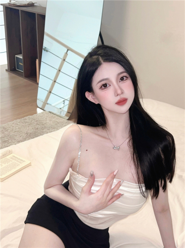 Real shot of sexy chain camisole with breast pads and pleated beautiful back, fashionable breast-wrapped women's tube top