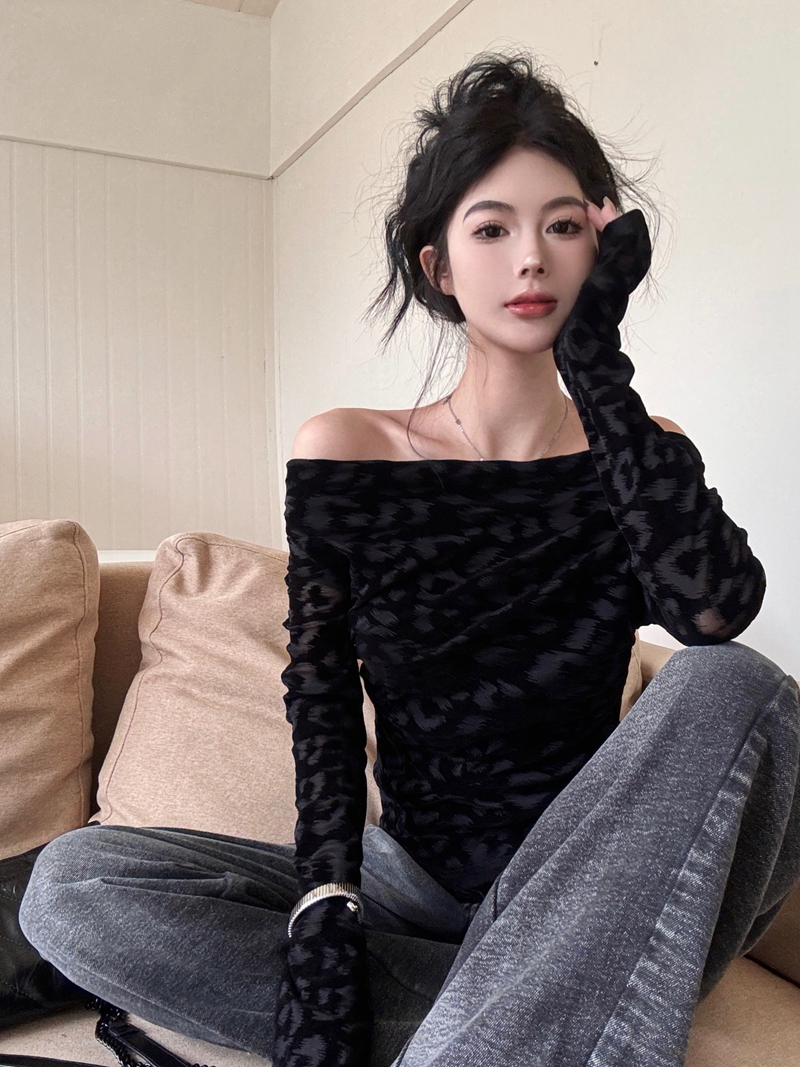 Real shot of retro swing collar houndstooth pattern bottoming shirt for hot girls with one shoulder black slim inner long-sleeved top