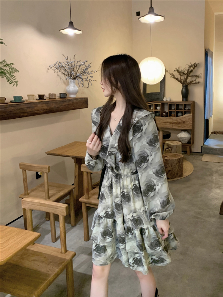 Real time shooting! Early Spring French Gentle Wind Lotus Leaf Edge Dress with Elegant V-neck, Waist Wrapped, Slim and Halo Dyed Skirt
