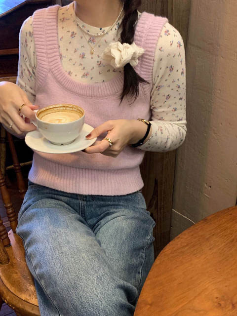 Floral inner bottoming shirt for women, new autumn and winter design, slim right shoulder long-sleeved T-shirt, pure desire top