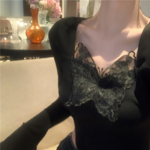 Real shot~Pure Desire Hot Girl Short Square Neck Top Female Spring Butterfly Embroidered T-shirt Bell Sleeve Slim Bottoming Shirt