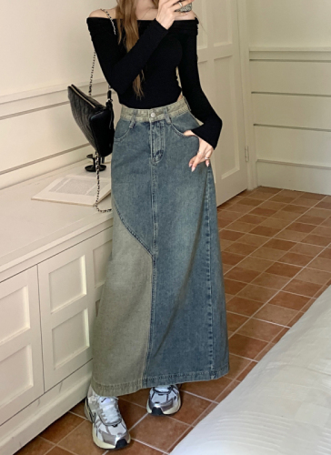 Real shot splicing with contrasting colors, split denim skirt for women with pear shaped figure, high and thin, medium length skirt