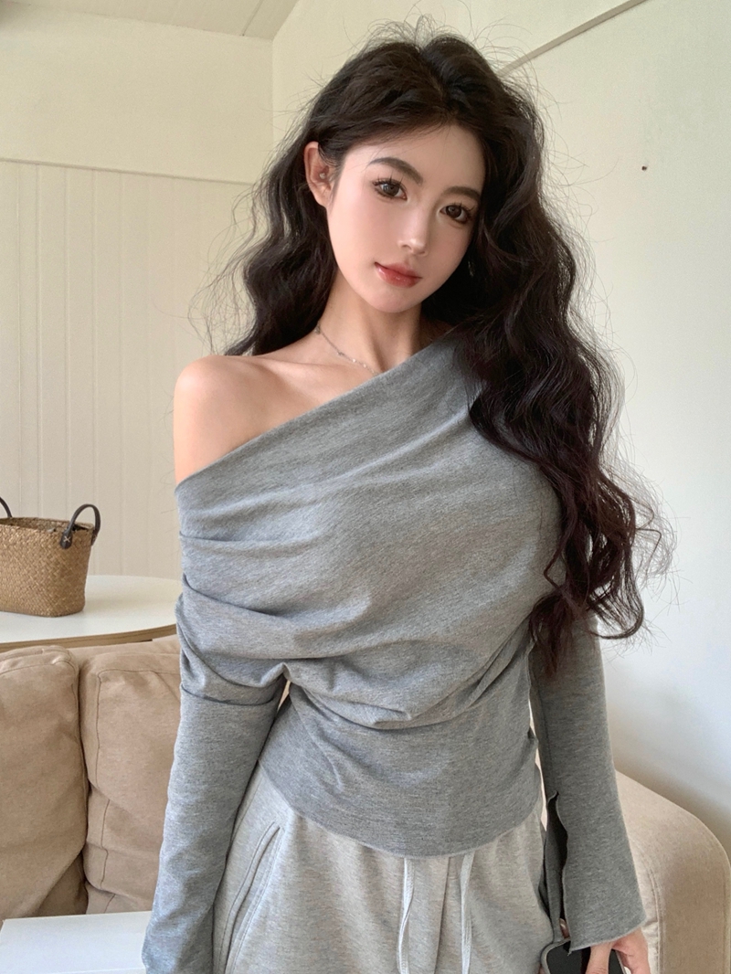 Real shot of spring pure desire, sweet hot girl style pleated off-shoulder slant neck, split sleeves, slim inner layering shirt top