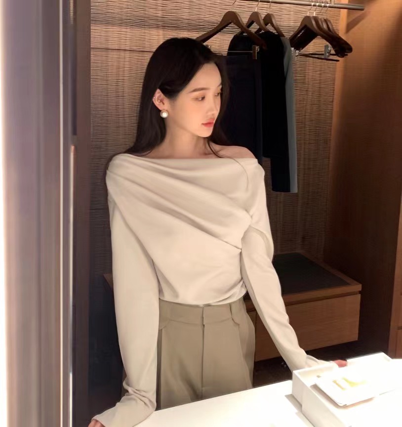 Size update chic early spring design slanted shoulder exposed collarbone long-sleeved T-shirt feminine slimming top
