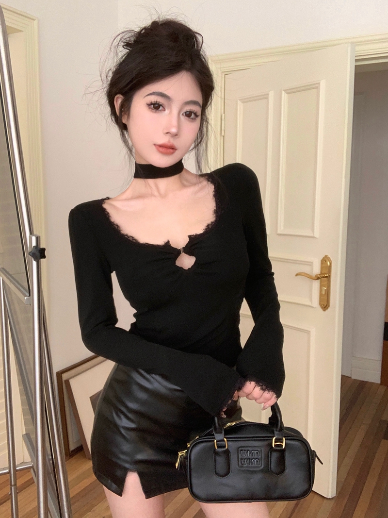 Real shot of autumn and winter sweet pure lust hottie style hollow top red lace niche sexy inner layering shirt