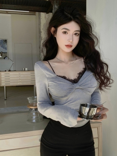 Real shot of winter sexy hot girl style U-neck spliced ​​lace three-dimensional bow sexy inner layering top