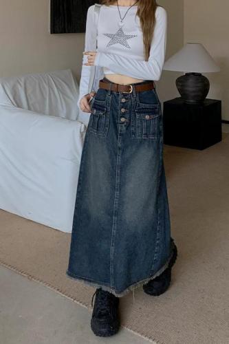 Real shot of retro blue raw edge denim skirt for women in spring, new loose fitting high waisted slimming mid length skirt