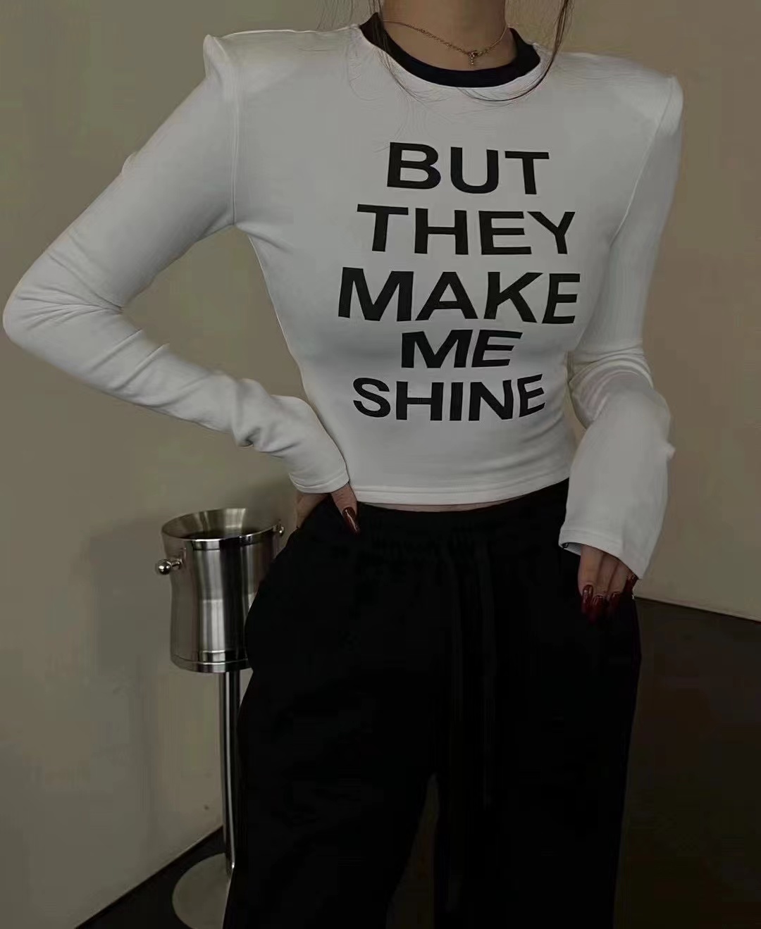 American hot girl short letter printed long-sleeved T-shirt 2024 with inner waist arc bottoming top for women