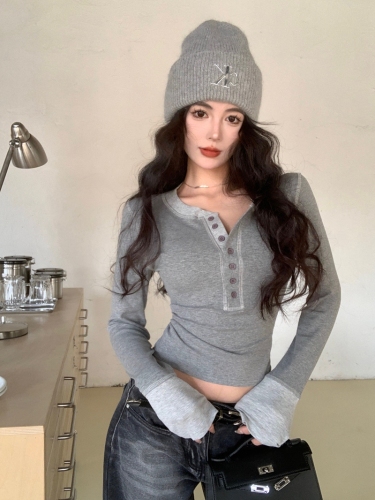 Real shot of autumn and winter hot girl style retro splicing contrasting color slim fit long-sleeved short knitted bottoming shirt top