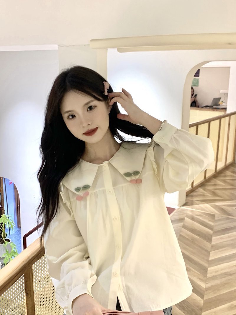 實拍早春減齡櫻桃裝飾娃娃領白色襯衫女甜美長袖上衣