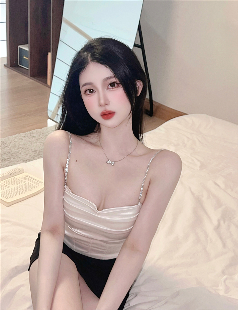 Real shot of sexy chain camisole with breast pads and pleated beautiful back, fashionable breast-wrapped women's tube top