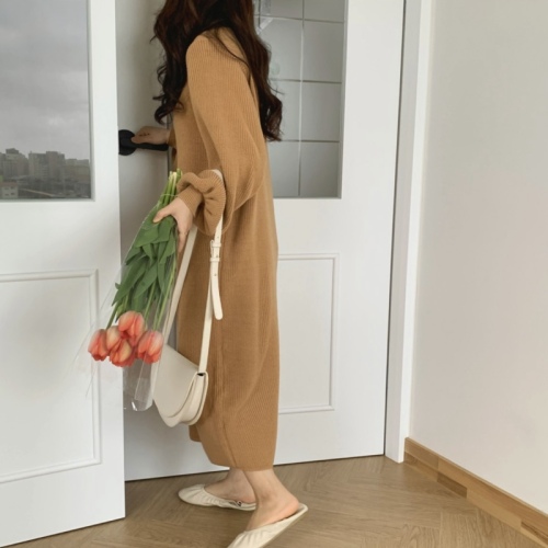 Actual shot of large size early spring knitted dress Korean style round neck lantern sleeve knee-length long dress