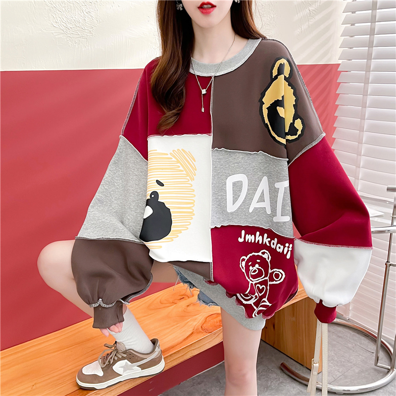 Official picture 65 mini 2024 spring design sense color insert stitching bear print round neck sweatshirt for women