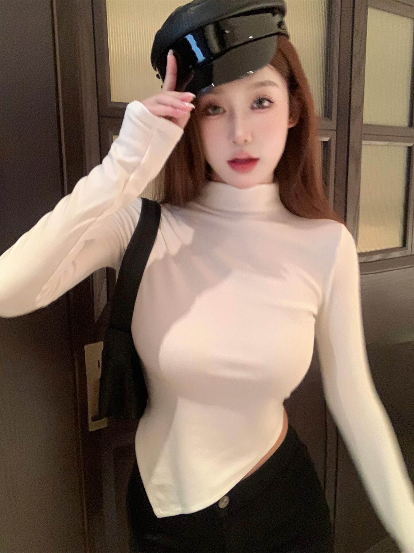 Real shot of basic half turtleneck slim irregular long-sleeved top
