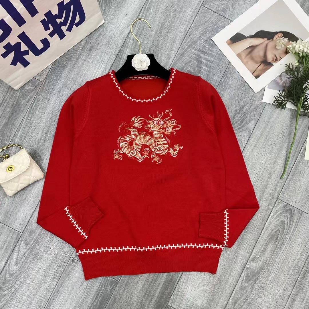 2024早春新款刺繡機甲龍圖案圓領套頭長袖寬鬆休閒針織毛衣上衣女